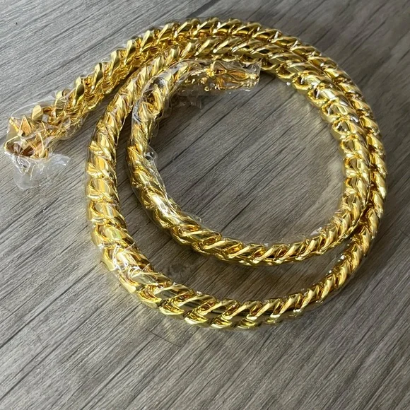 Kay Jewelers 14K Gold plated herringbone Cuban chain men’s necklace